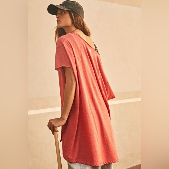 FREE PEOPLE MOVEMENT CITY VIBES TEE - MARASCHINO - Picture 3 of 10